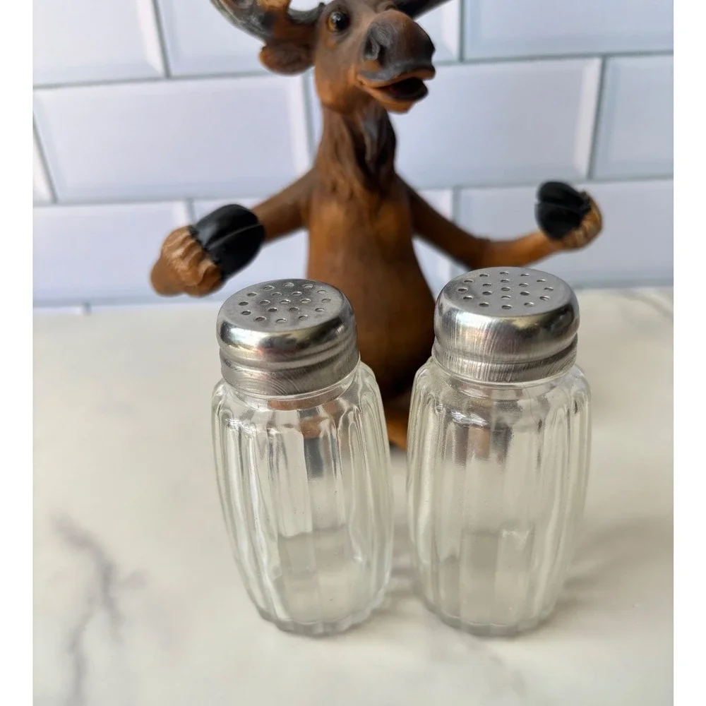 Rivers Edge Products Sitting Moose Salt and Pepper Shaker‎ Holder Set